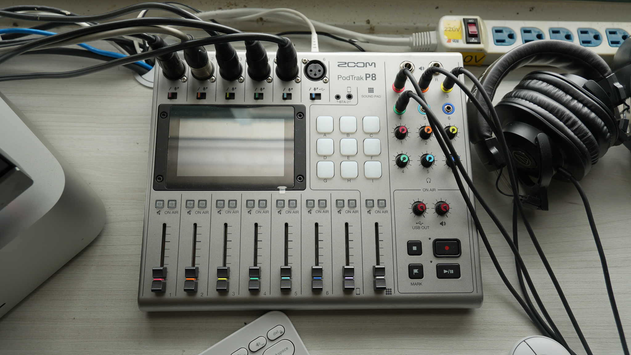 Bàn điều khiển âm thanh Podcast