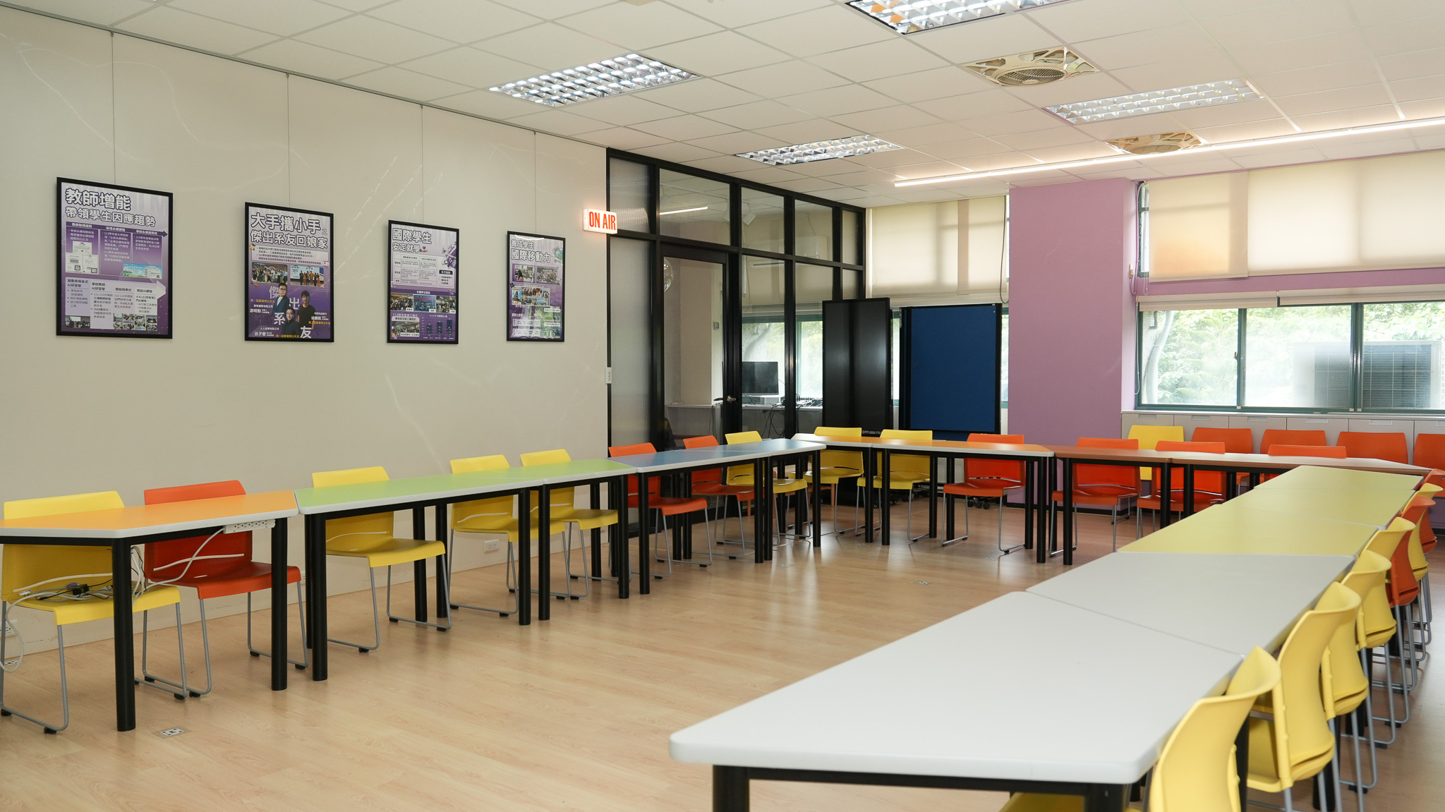Bố trí chỗ ngồi linh hoạt－Bàn họp thảo luận hình chữ U 1