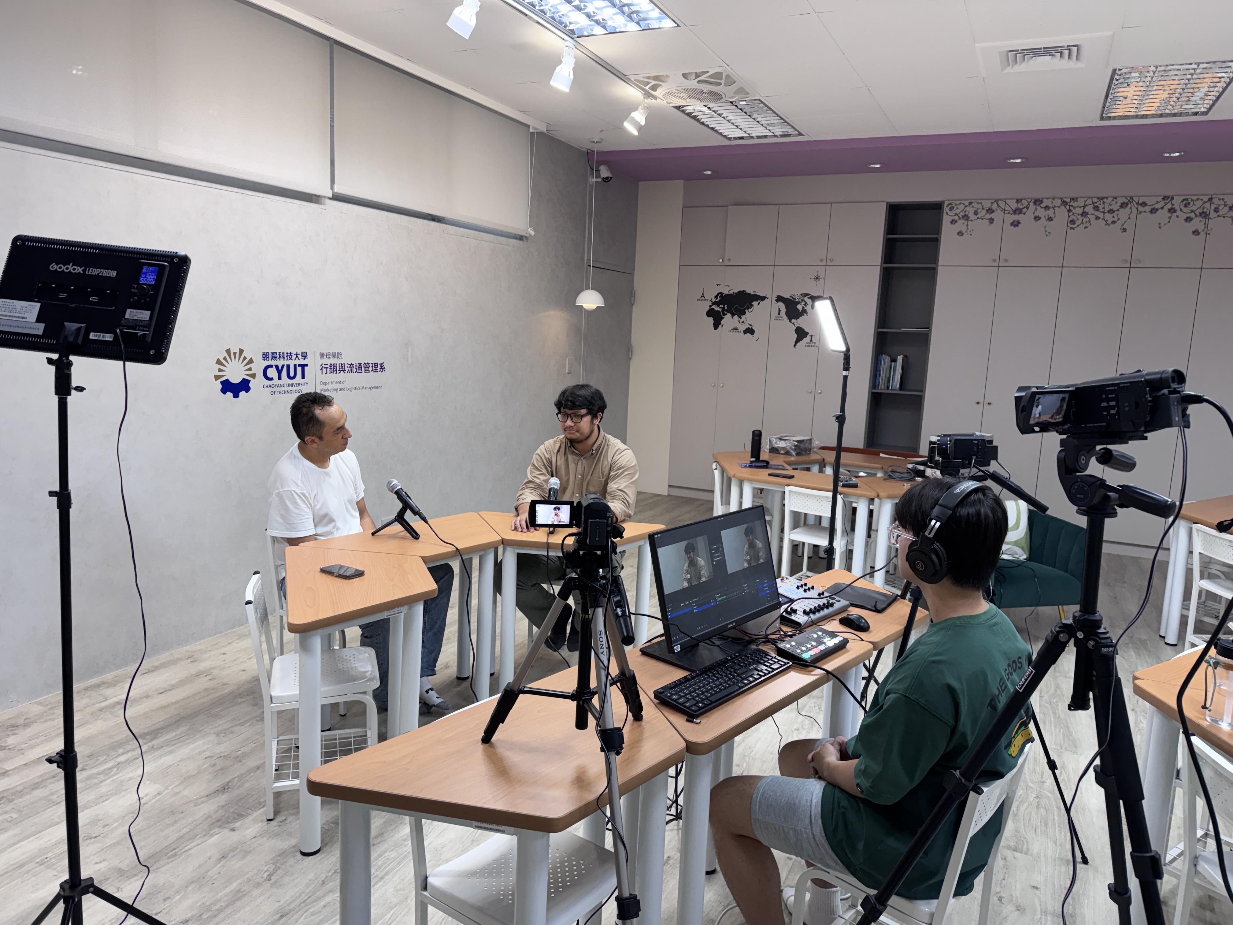 Điều phối ghi âm Podcast
