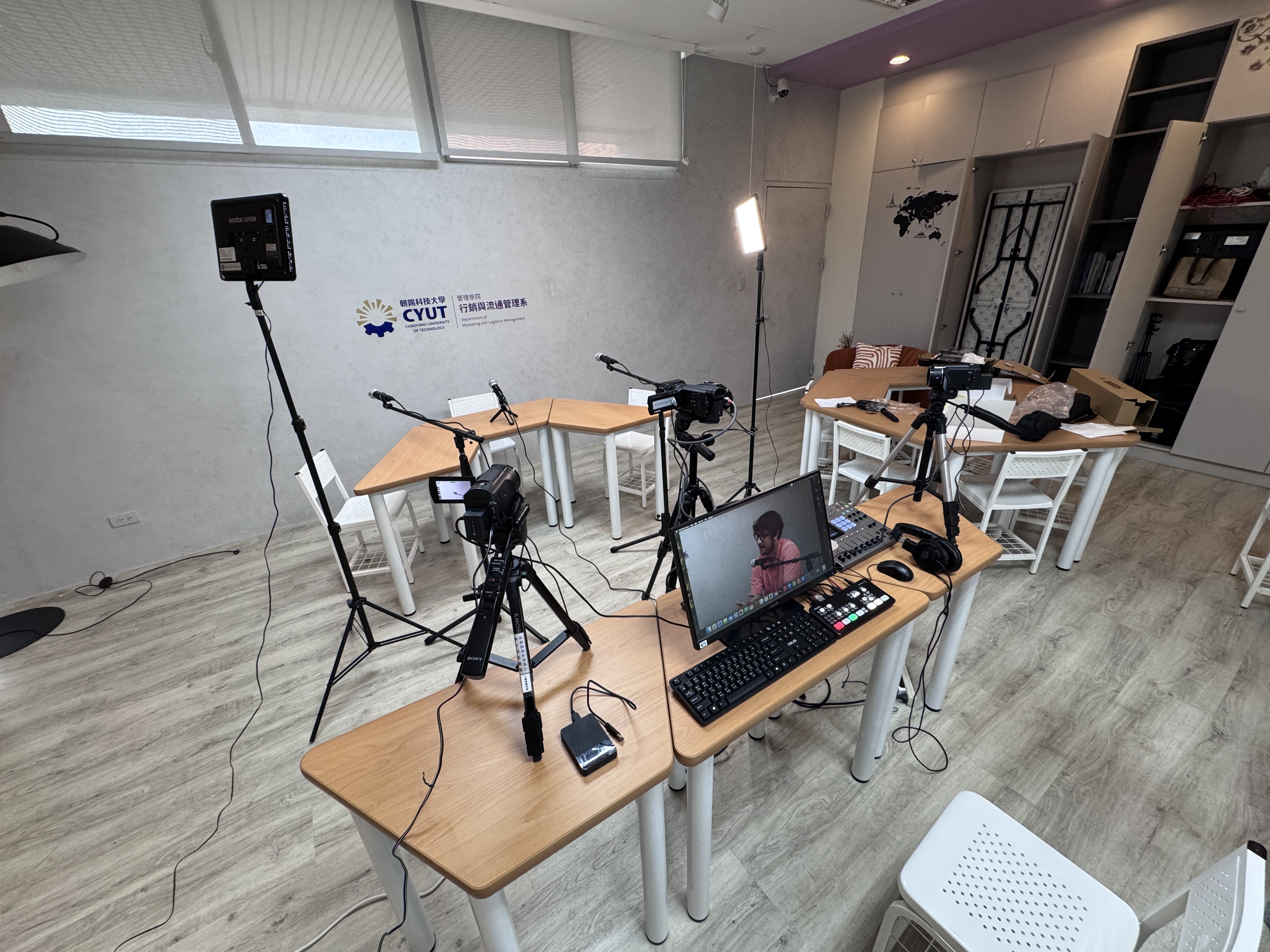 Lắp đặt thiết bị ghi âm Podcast